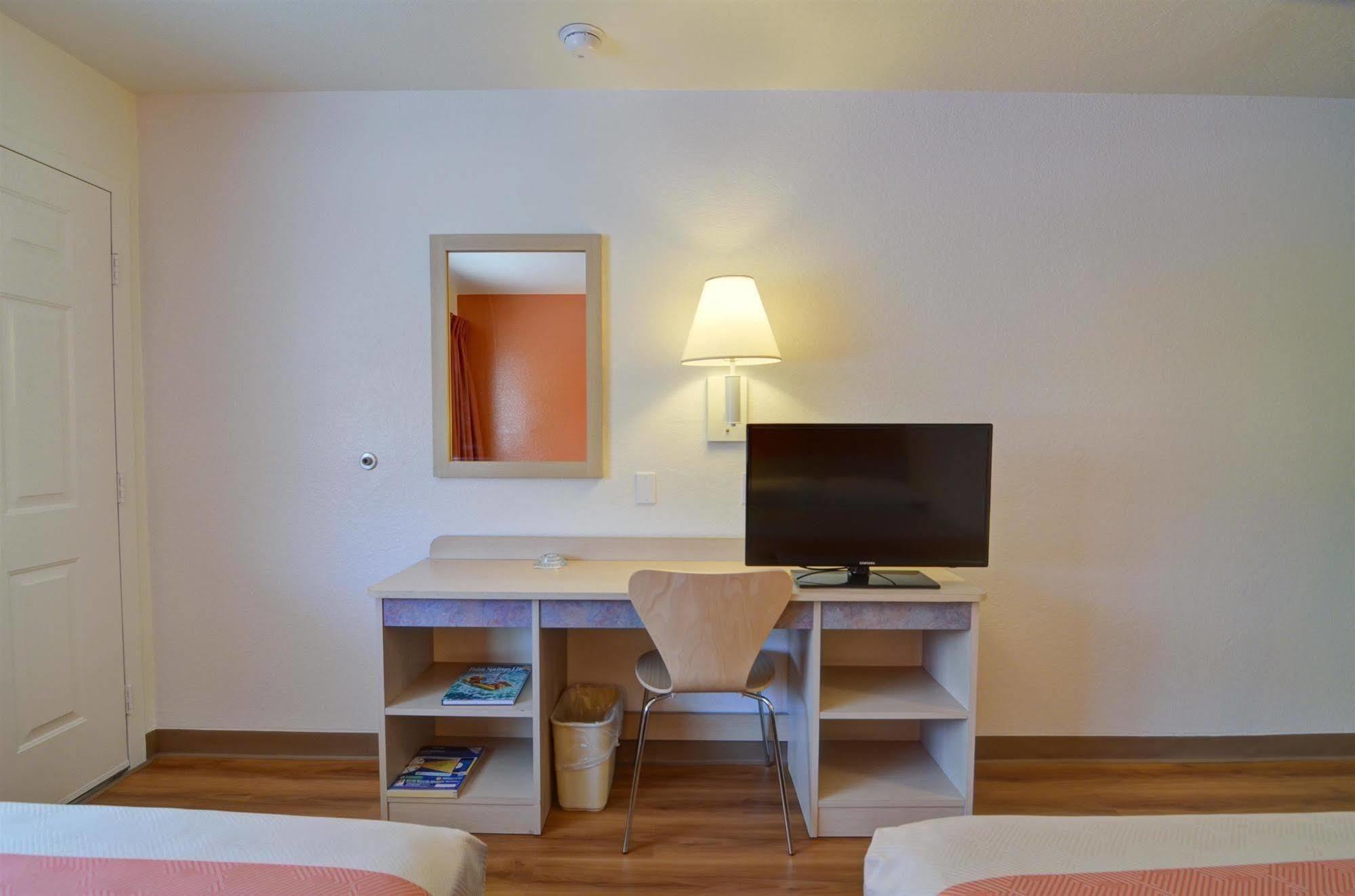 Motel 6-Palm Springs, Ca - East - Palm Canyon Dış mekan fotoğraf