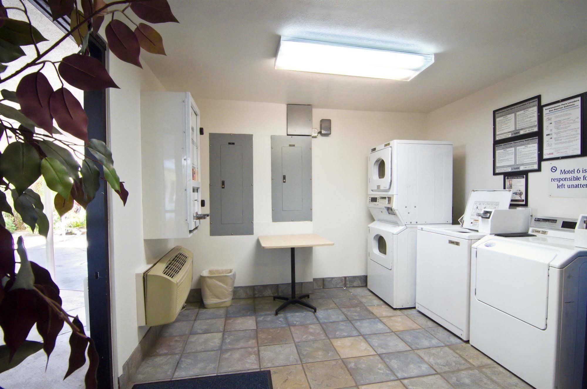Motel 6-Palm Springs, Ca - East - Palm Canyon Dış mekan fotoğraf